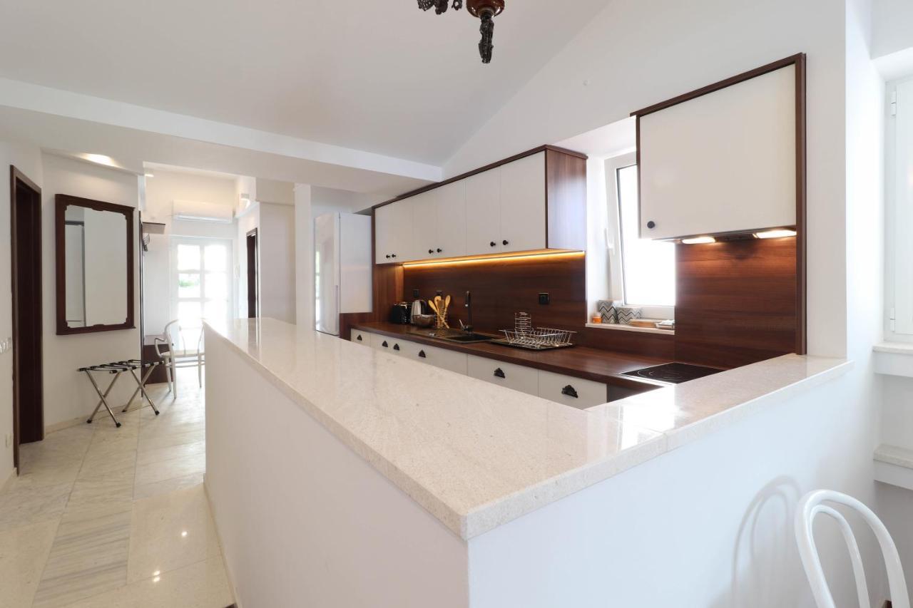 Casa De Verano - Penthouse In With The Private Garden Trogir