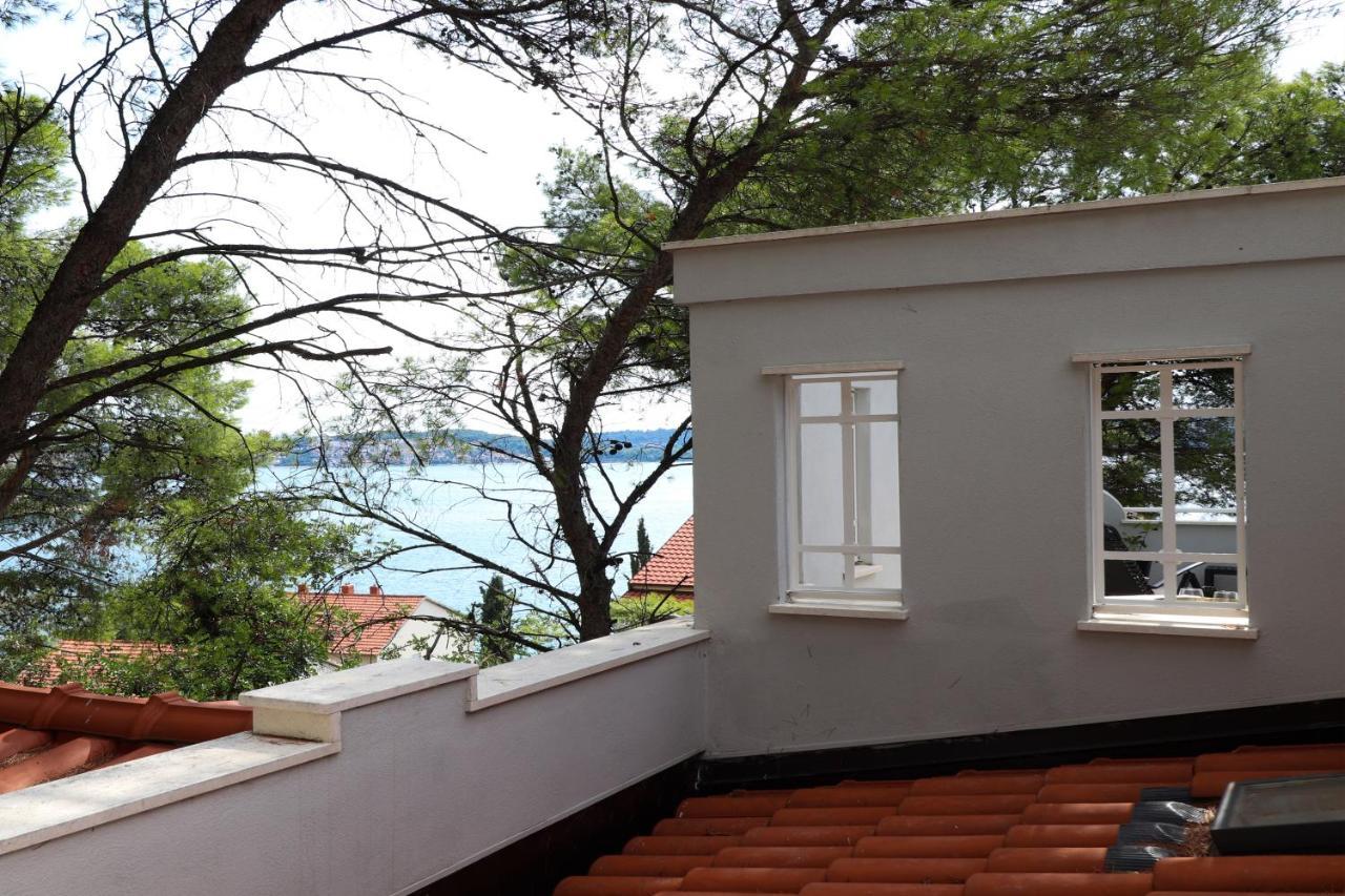 Casa De Verano - Penthouse In With The Private Garden Trogir