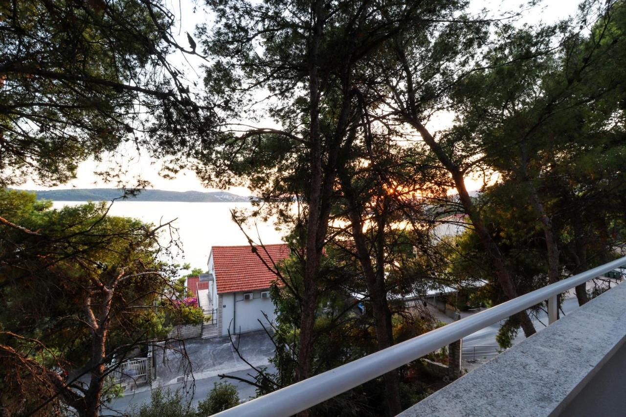 Casa De Verano - Penthouse In With The Private Garden Apartman Trogir
