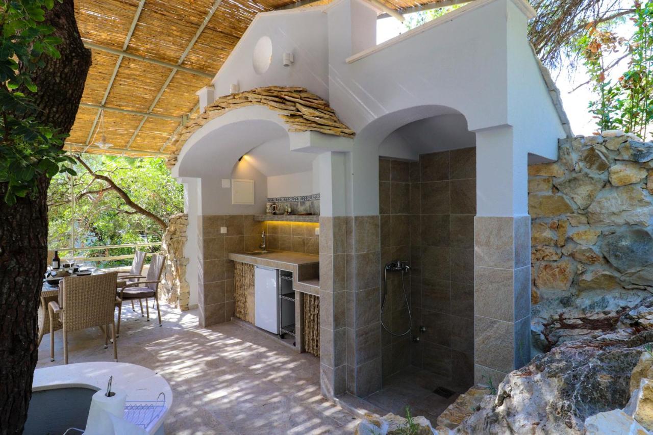 Casa De Verano - Penthouse In With The Private Garden Trogir